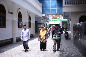 Santri berpendidikan lebih tinggi