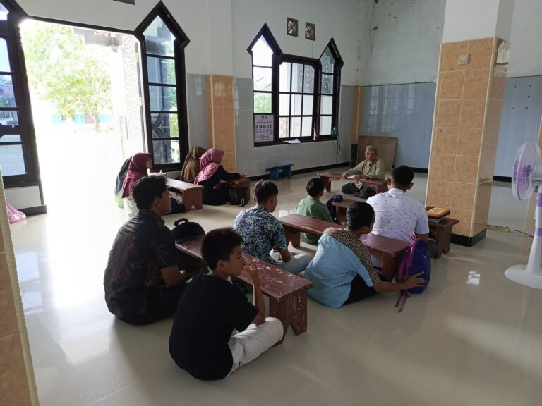 PC LDII Distrik Aimasi Selenggarakan Kajian Kitabbul Nawafil untuk Remaja Masjid Al-Ikhlas