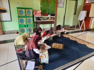 Asrama Libur Akhir Tahun: Pemuda Remaja Masjid Baitul Izza Prafi Perdalam Ilmu Sholat
