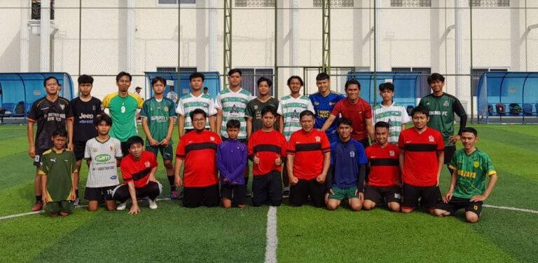 Friendly Match Minisoccer antara Generus LDII Rancaekek dan Staf SMP MIBS Berlangsung Seru