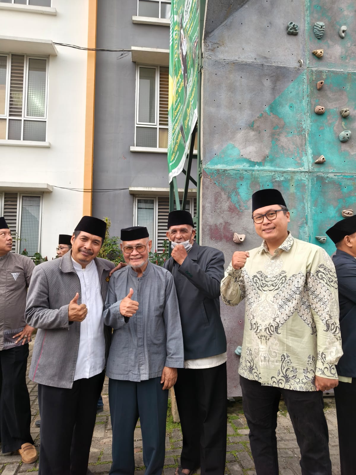 Ldii baleendh foto bersama tokoh agama mui