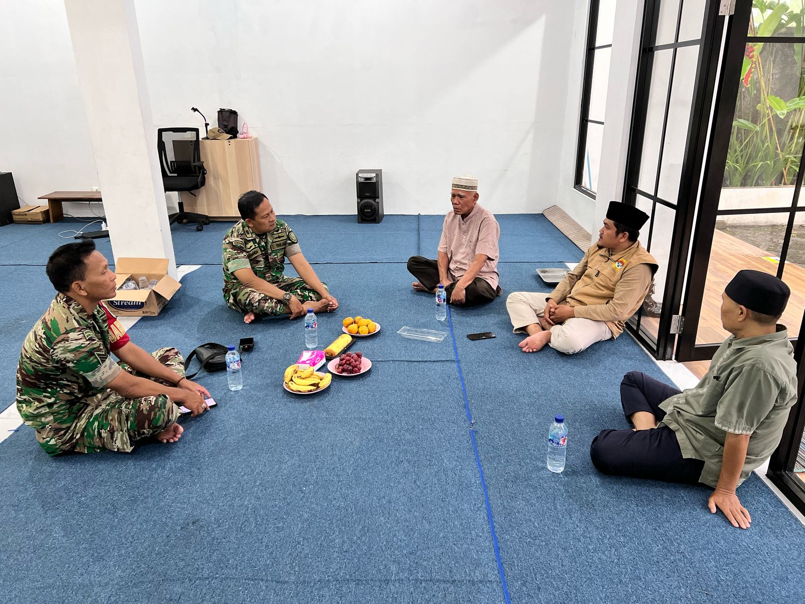 LDII dan Danramil Mekarrahayu Bahas Pembelian Gabah Petani dan Penanganan Sampah