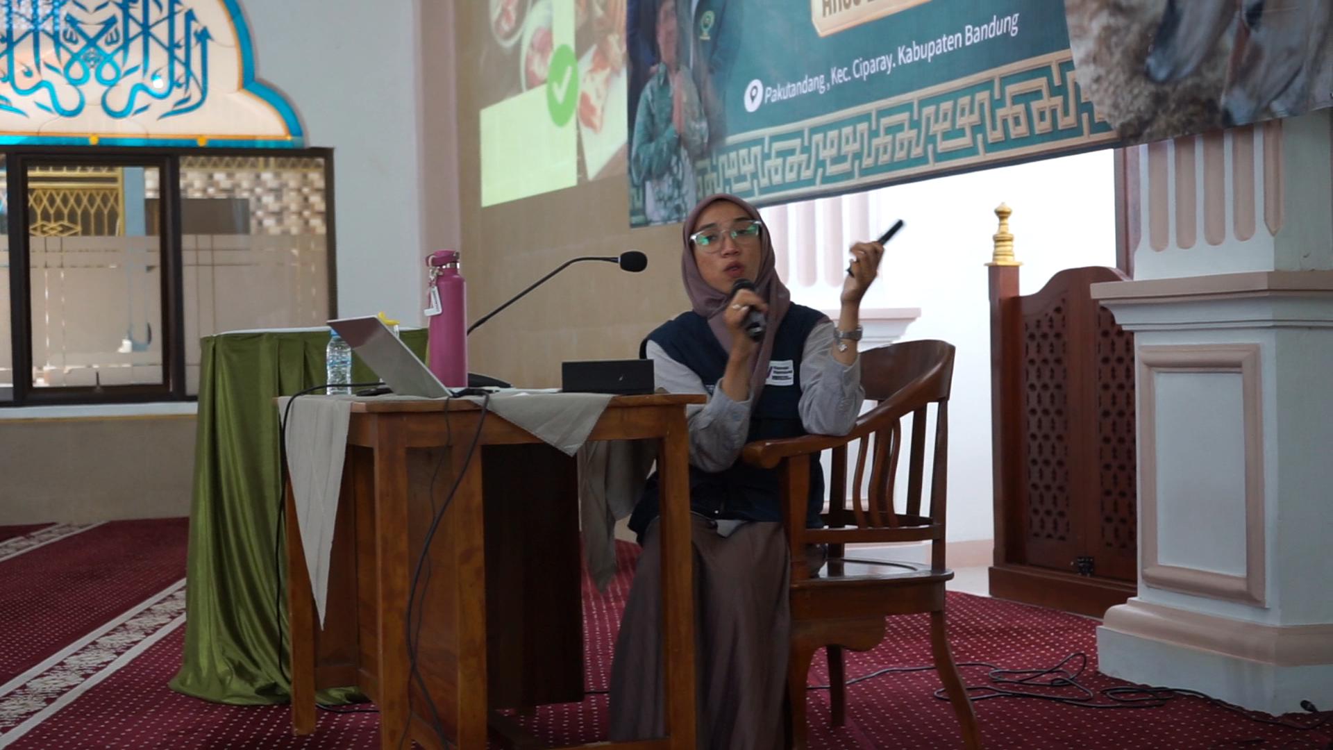 Dinas Pertanian Kabupaten Bandung Edukasi Calon Petugas Sembelih Hewan Kurban di Ciparay