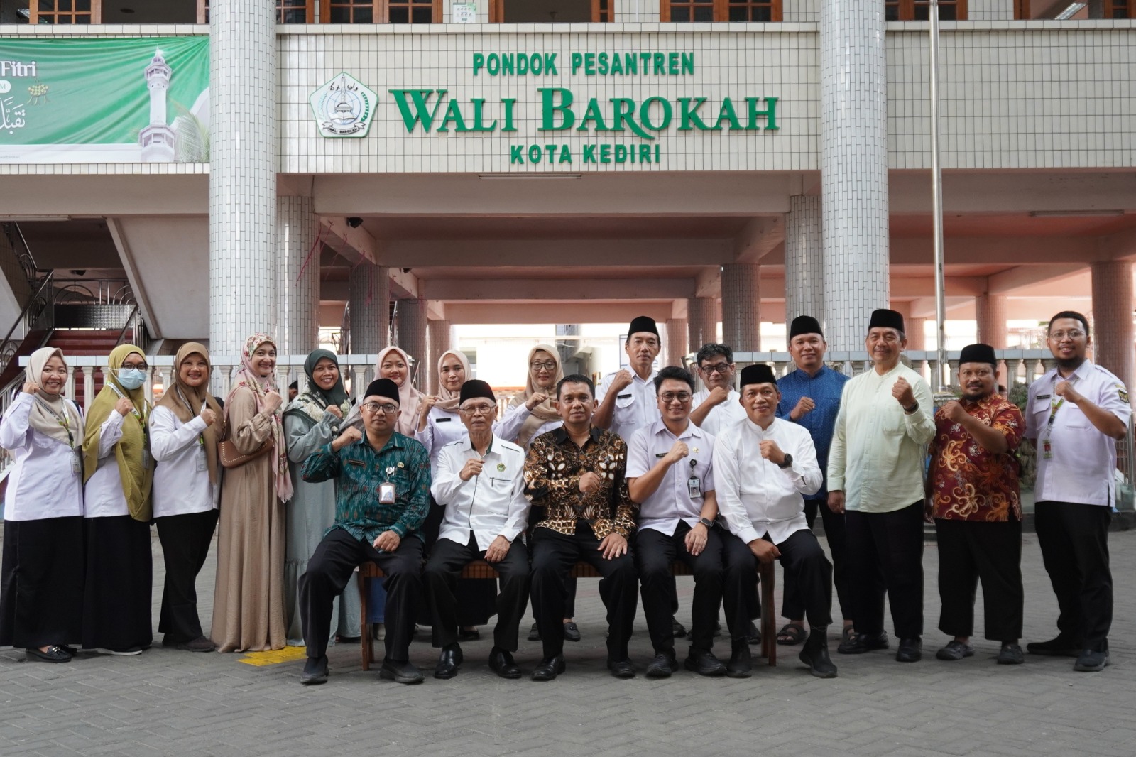 Kadinkes jatim kunjungi ponpes wali barokah kediri (1)