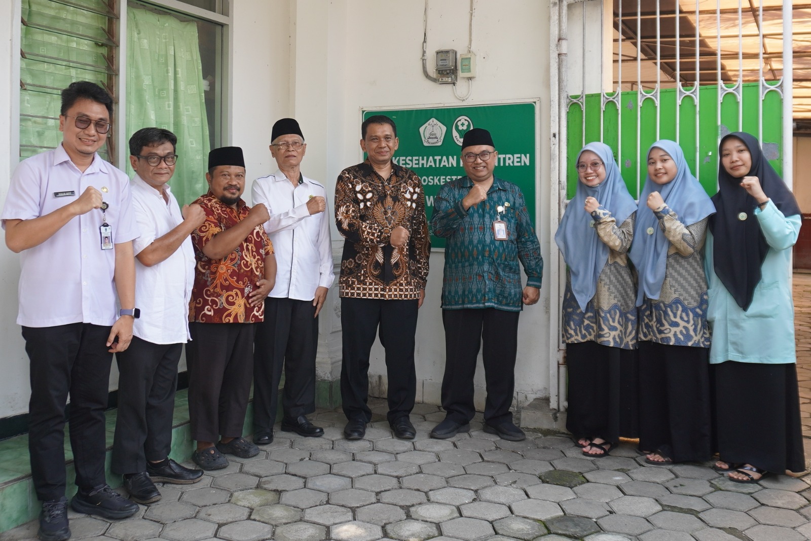 Kadinkes jatim kunjungi ponpes wali barokah kediri (5)
