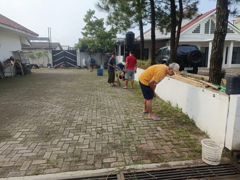 Sambut Iduladha, PAC LDII Mekarrahayu Gelar Kerja Bakti Rutin