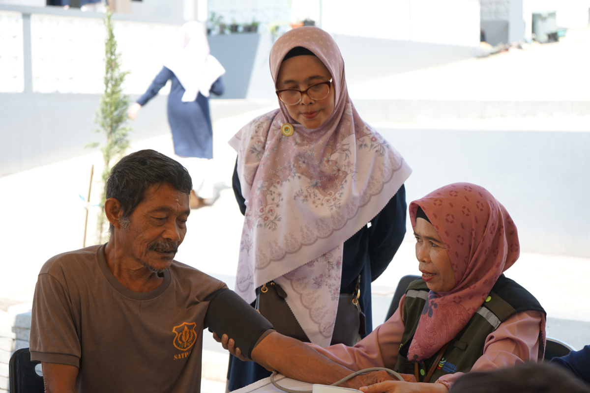 Cek kesehatan gratis bakti lansia ldii