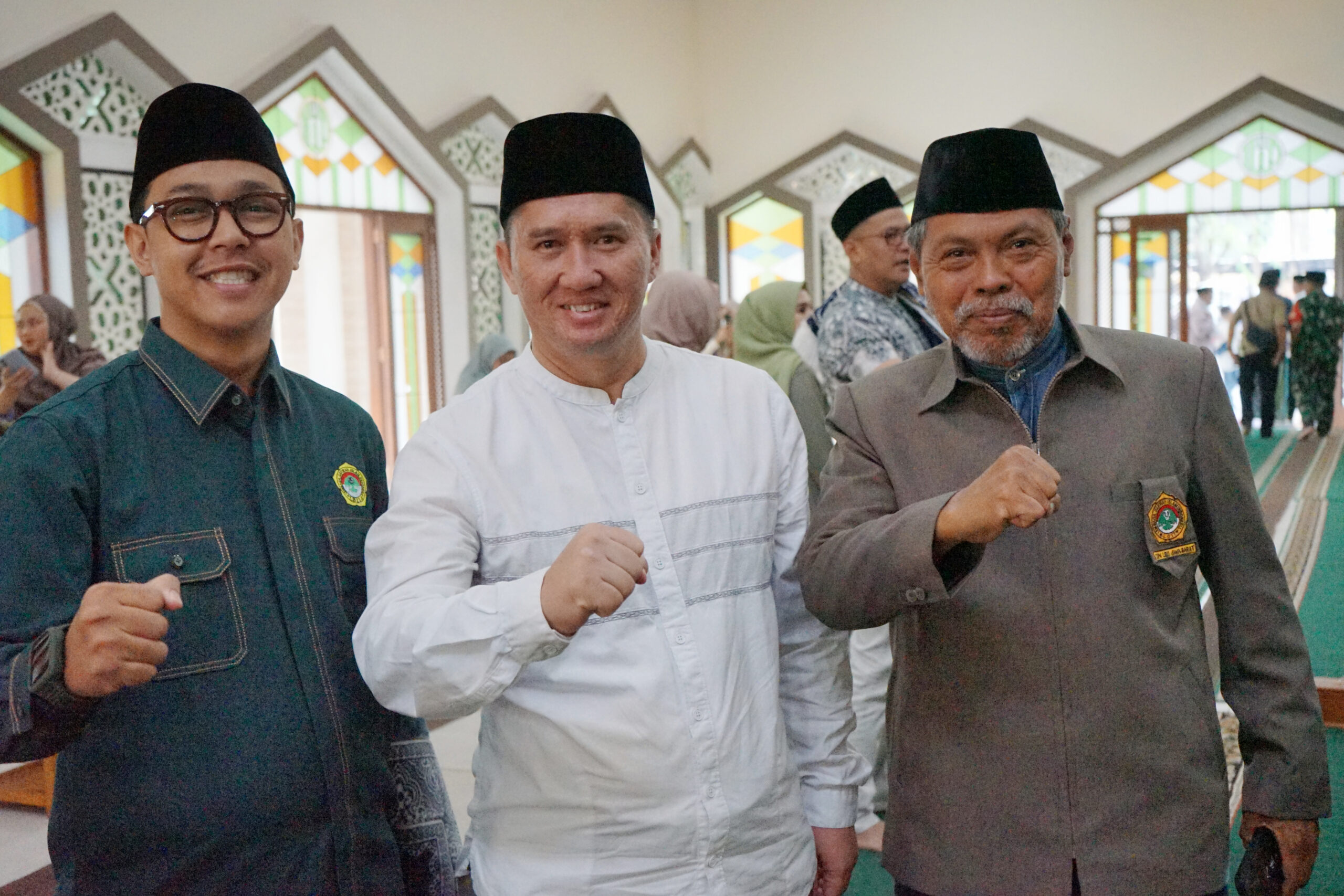 Foto bersama kabid kesbangpol elang