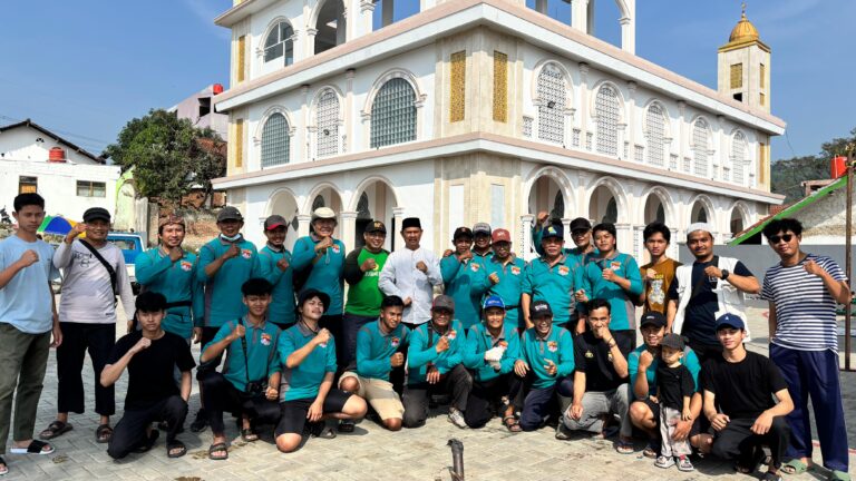 Panitia Penyembelihan LDII Pakutandang Kecamatan Ciparay Kompak Berseragam pada Idul Adha 1446 H