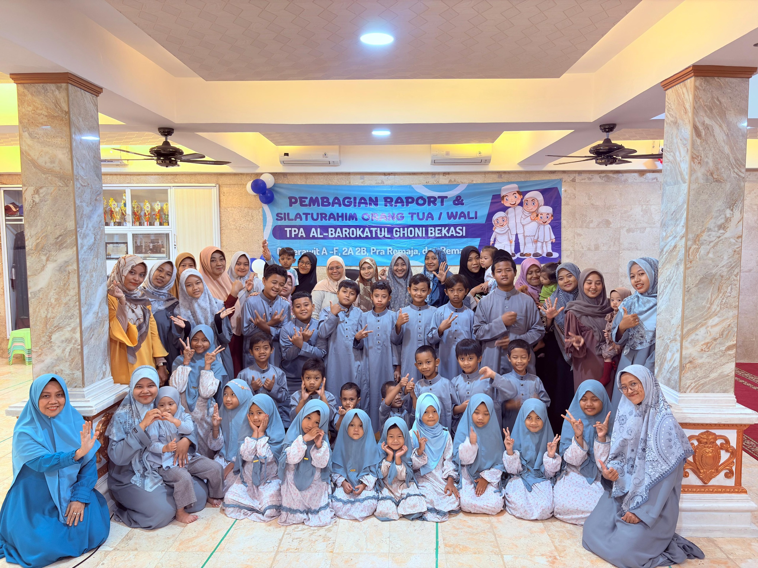 TPA Al Barokatul Ghoni Bekasi Gelar Pembagian Rapor, Orang Tua Diingatkan Jaga Rutinitas Mengaji Anak
