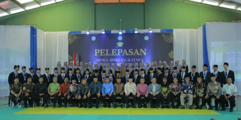 SMP Al Furqon Boarding School Tangerang Lepas Siswa Kelas 9 Angkatan Kelima