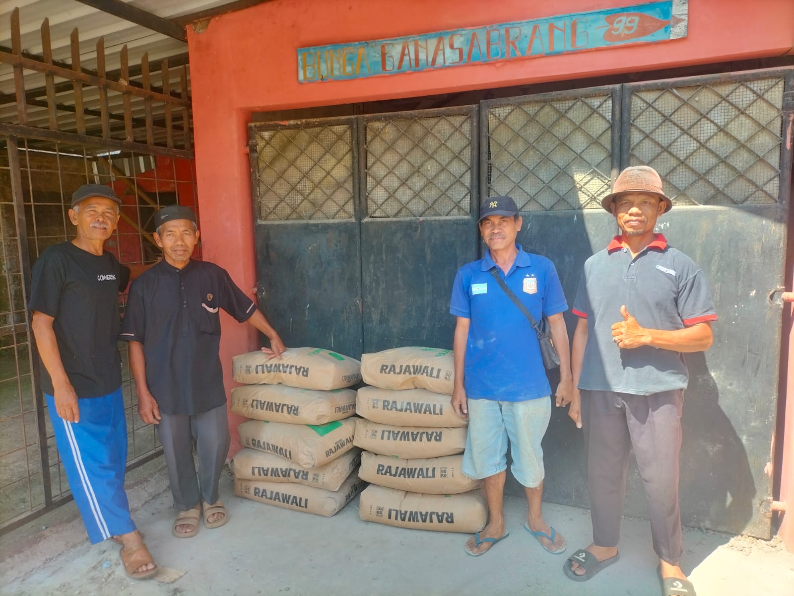 LDII Pasirjambu Serahkan Bantuan Semen untuk Renovasi Masjid Al Jihadiyah