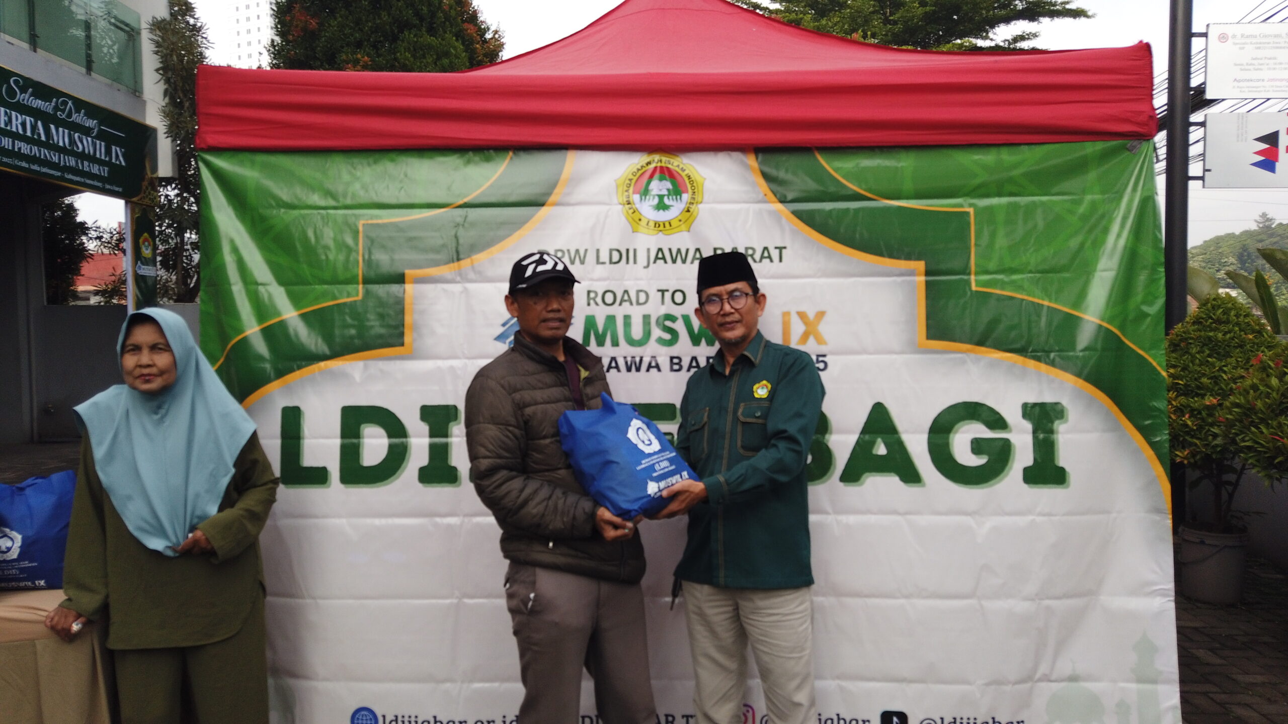 Pasar Murah Road to Muswil IX LDII Jabar Bantu Warga Jatinangor Tebus Sembako Rp20 Ribu