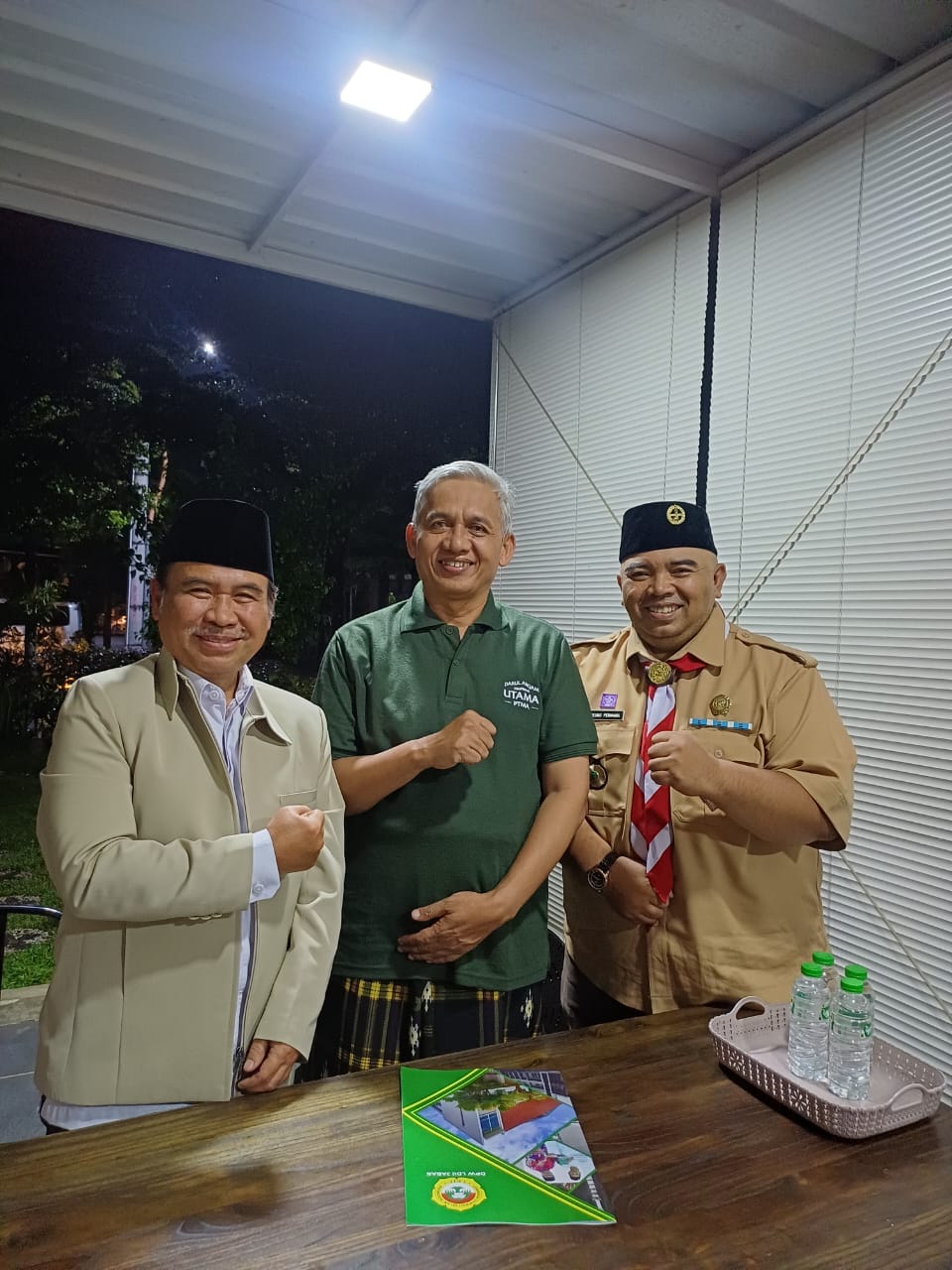 dari kiri ke kanan: Ketua DPD LDII Kabupaten Bandung (Didin Suyadi), Sekretaris Umum MUI Jawa Barat (Jamjam Erawan), Humas MUI Kota Bandung (Asep Permana)