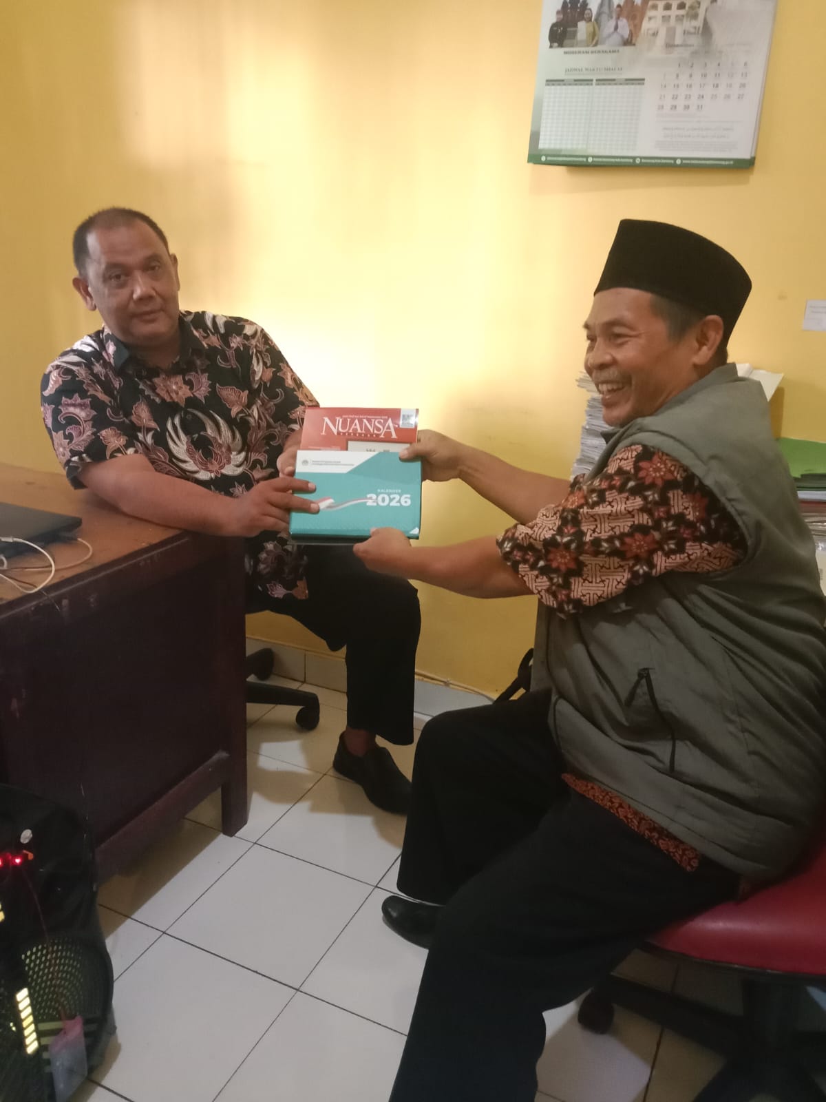 LDII Cicalengka Perkuat Silaturahmi dengan Forkopimcam melalui Penyerahan Kalender dan Majalah Nuansa (4)