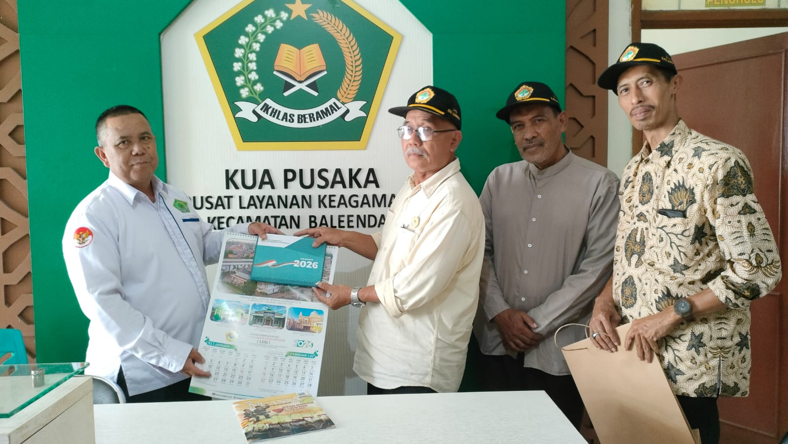 PC LDII Baleendah Silaturahim dengan Forkopimcam, Serahkan Kalender 2026 dan Majalah Nuansa (1)