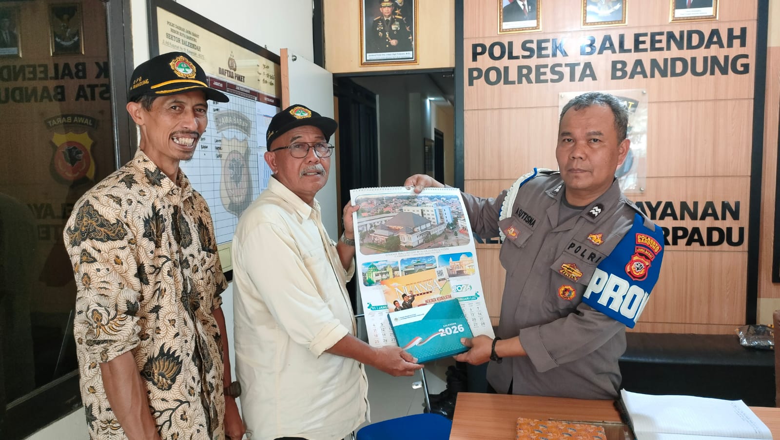 PC LDII Baleendah Silaturahim dengan Forkopimcam, Serahkan Kalender 2026 dan Majalah Nuansa (11)