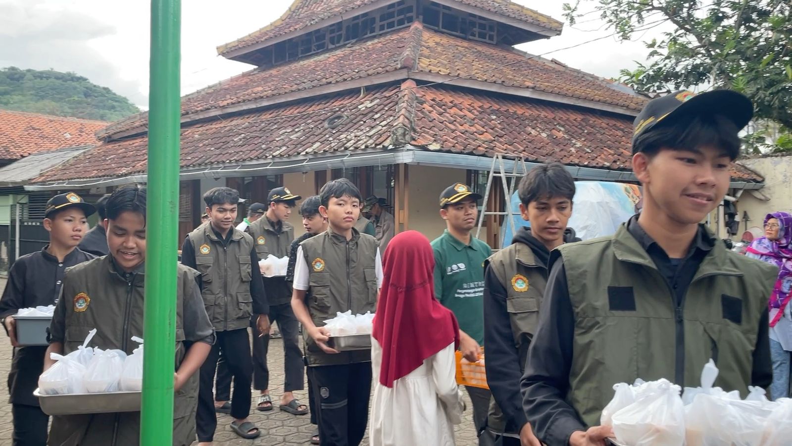 Warga LDII Pakutandang Bagikan 500 Takjil, Semarakkan Ramadan dan Pererat Silaturahmi Masyarakat