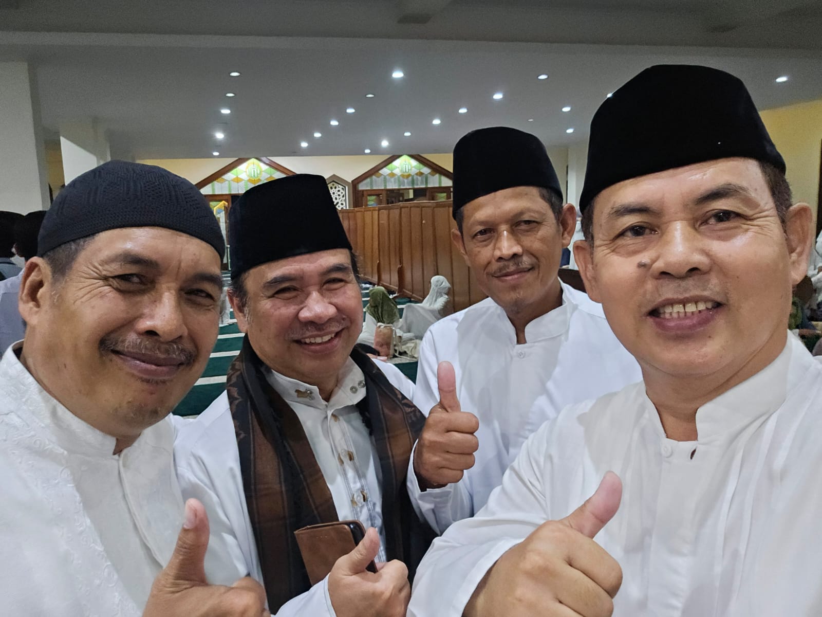 Tabligh Akbar Pemkab Bandung Memperingati Tahun Baru Islam 1 Muharam 1448 H Swafoto dengan Camat Baleendah