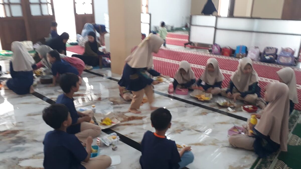 PAC LDII Banyusari Tanamkan 29 Karakter Luhur Botram