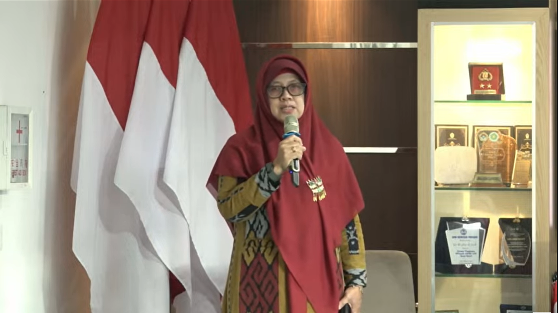 Membuka webinar dukungan keluarga dan lingkungan anak berkebutuhan khusus