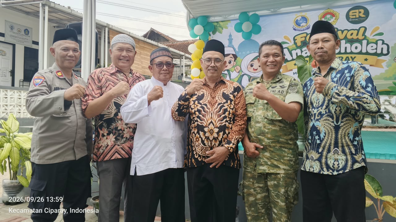 Foto Bersama Pengurus LDII dengan Pemerintah Desa Pakutandang