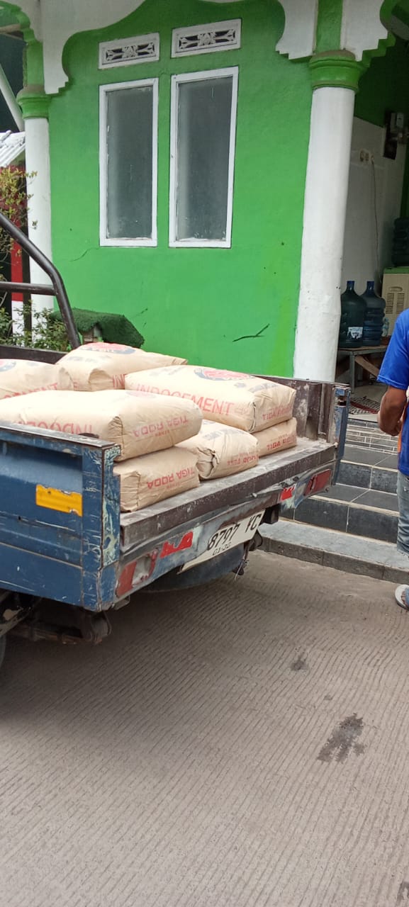 LDII Baleendah Sedekah 10 Sak Semen untuk Perbaikan Jalan Makam